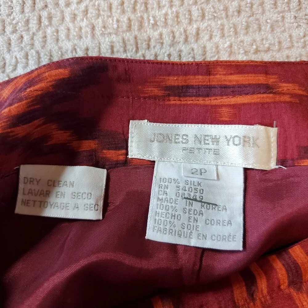 Jones NY Women's 100% Sandwashed Silk Skirt Sz 2P‎ Lined Red Asian Inspired